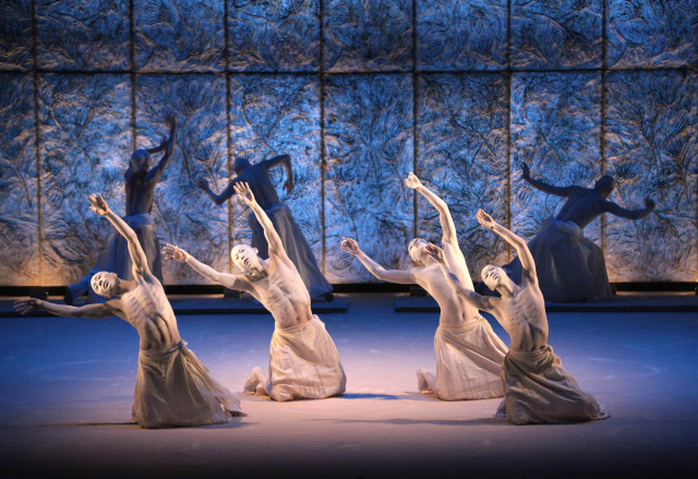 海辺の踊り子 山海塾 『海の賑わい陸（オカ）の静寂―めぐり』 | 滋賀県観光情報